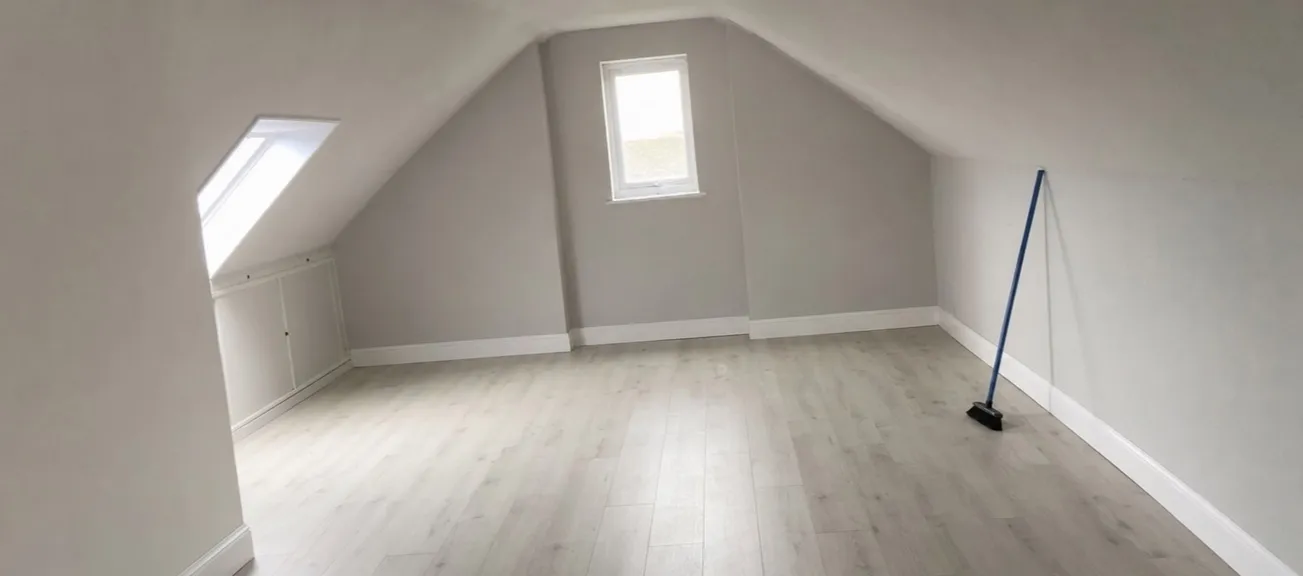 Geräumtes Wohnzimmer, besenrein zur Übergabe